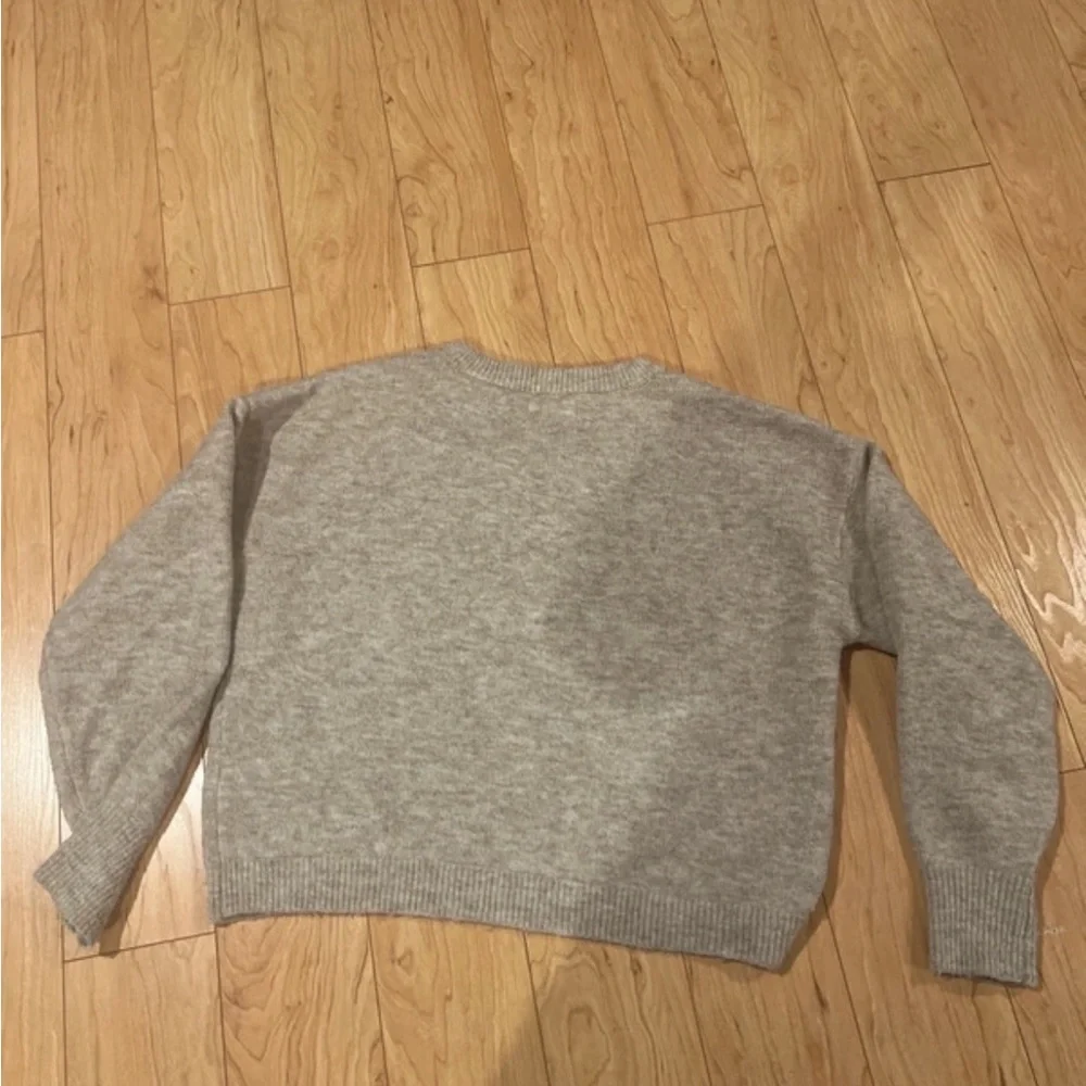 Sweater - Picture 4 of 5